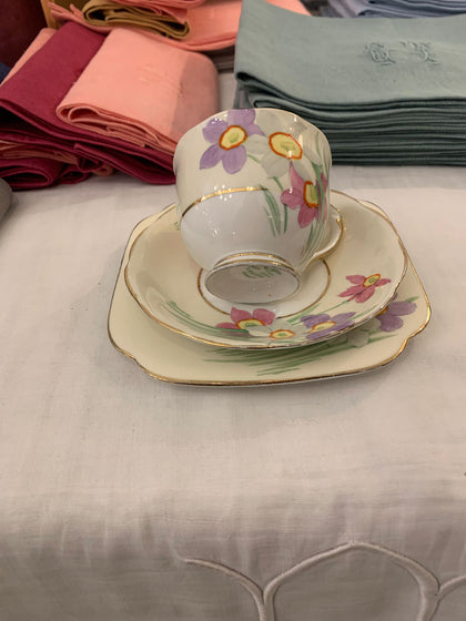 PAREJA DE TRÍOS EN PORCELANA INGLESA