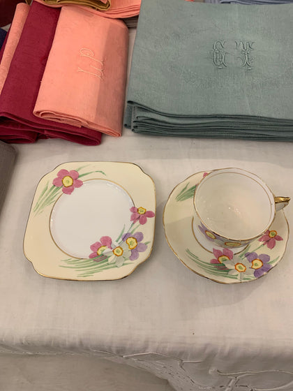 PAREJA DE TRÍOS EN PORCELANA INGLESA